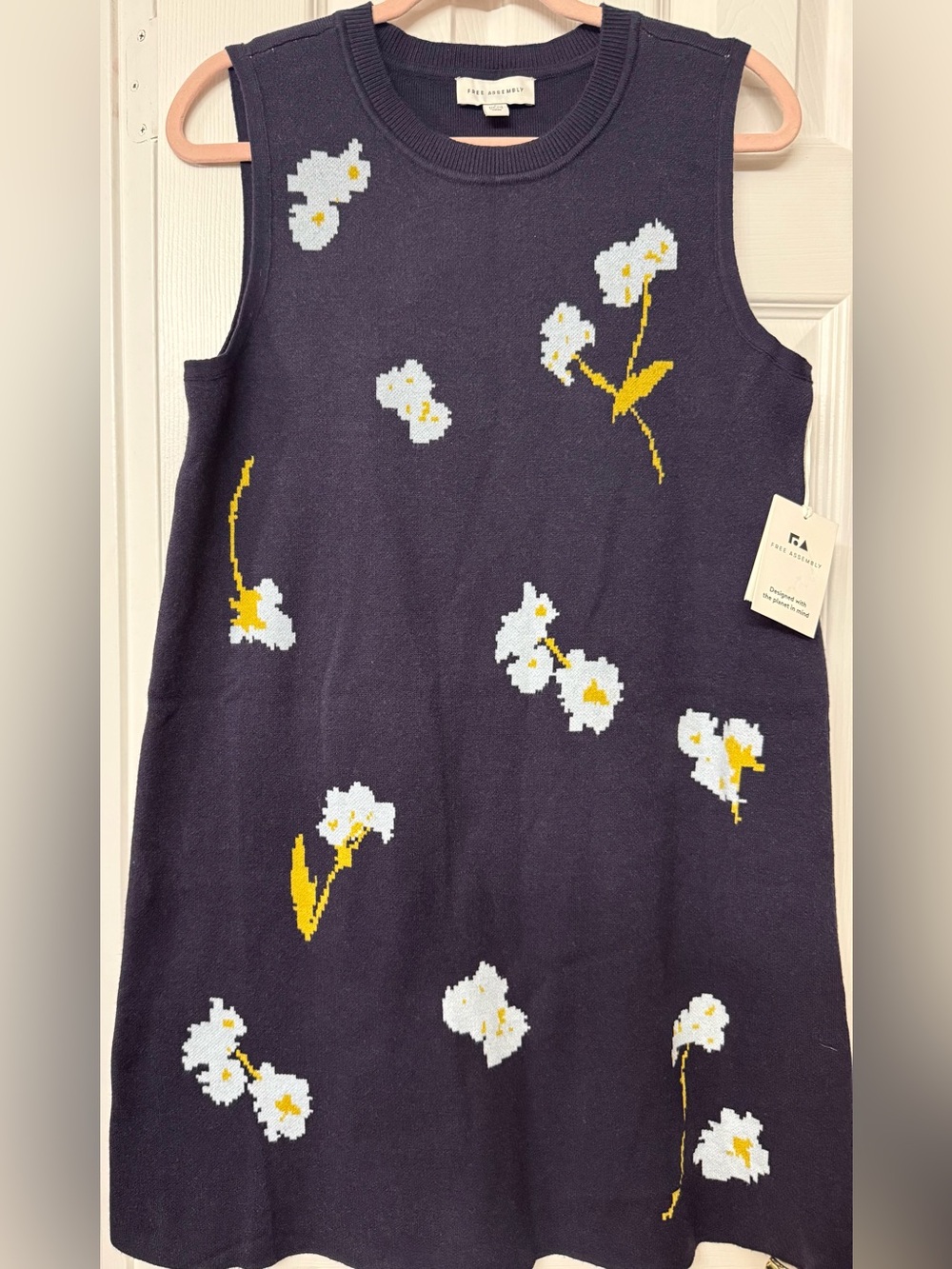 Free Assembly Sweater Dress. Sleeveless Navy Floral Knit Shift Dress size L